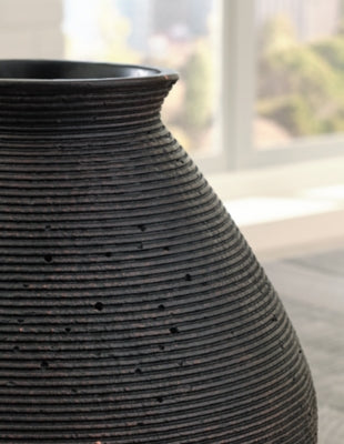 Hannela Vase
