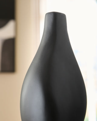Judsen Vase