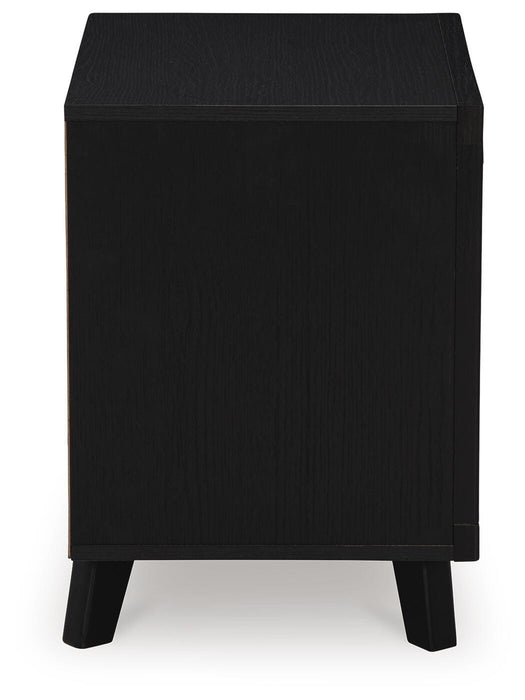 Danziar Queen Panel Platform Bed and 2 Nightstands