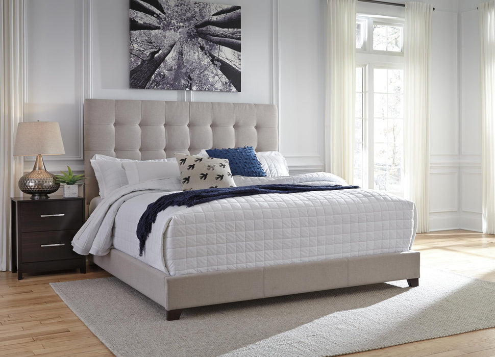 Dolante Queen Upholstered Bed