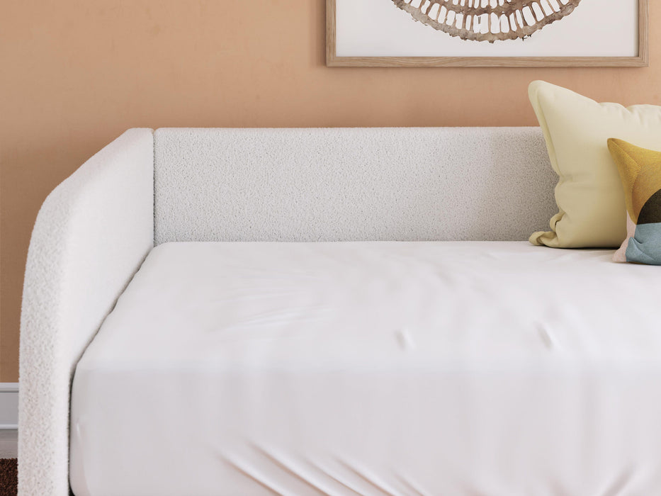 Shapella Full Upholstered Day Bed