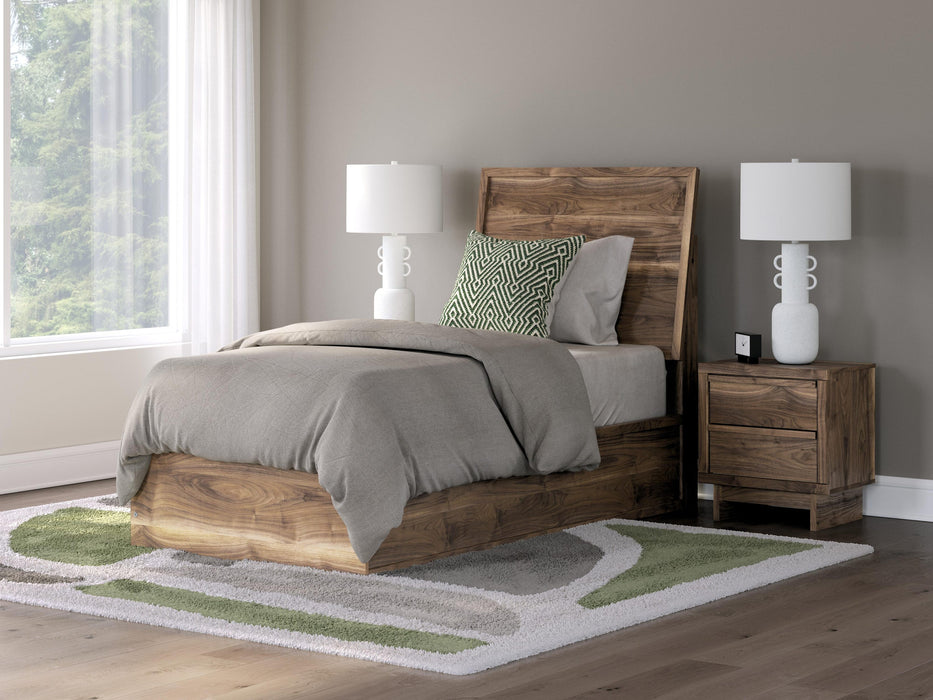 Chirason Twin Panel Platform Bed, Dresser and Mirror