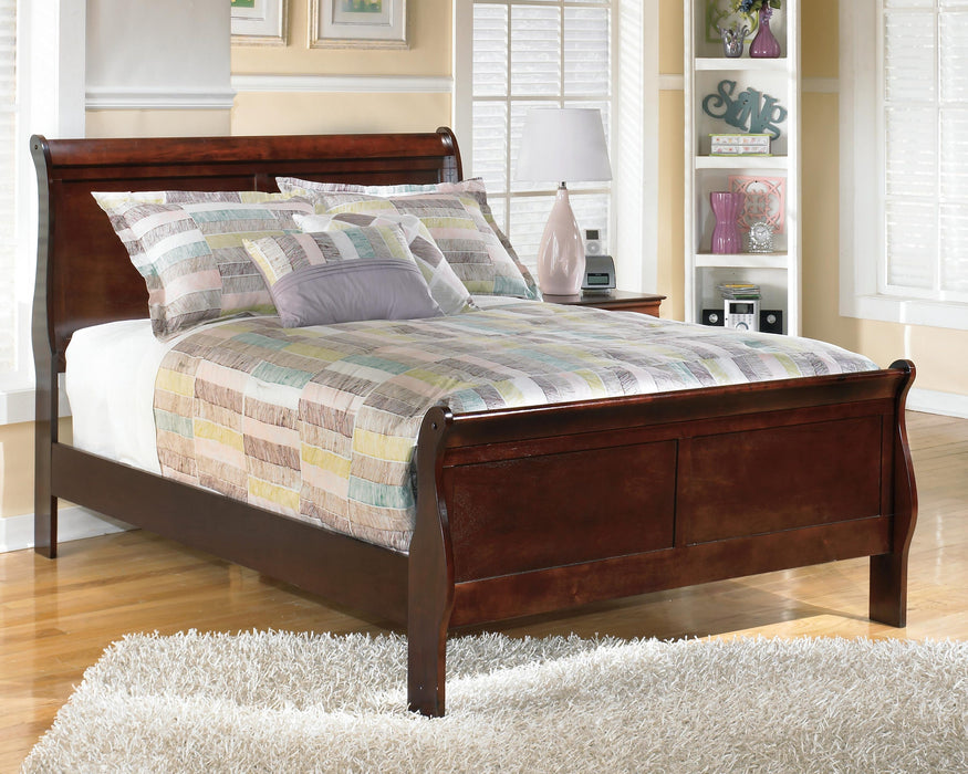 Alisdair Full Sleigh Bed and Nightstand