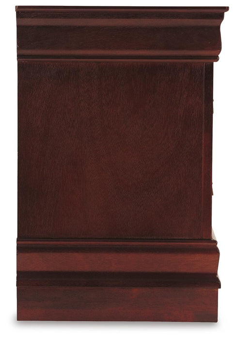 Alisdair Queen Sleigh Bed and 2 Nightstands