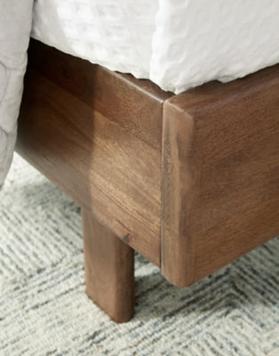 Isanti Queen Panel Bed