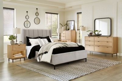 Freslowe Queen Upholstered Bed