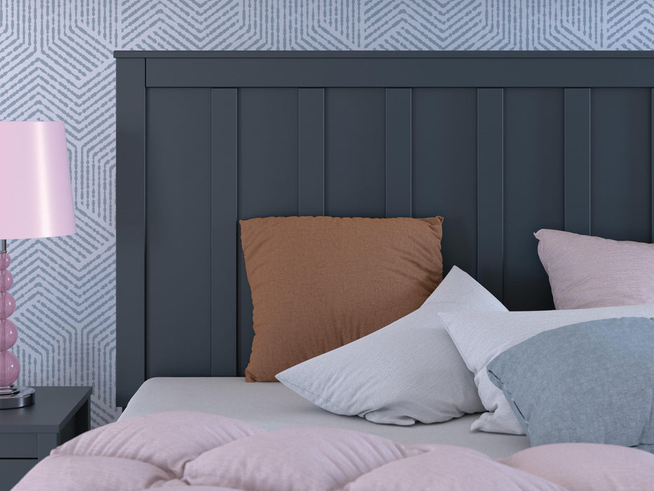 Simmenfort Full Platform Bed