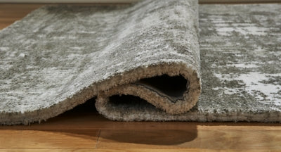Valmontic 8' x 10' Rug
