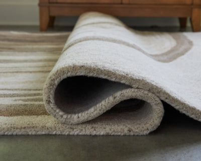 Rizwana 5' x 7' Area Rug