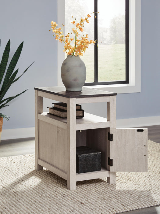 Fendenmore Chairside End Table