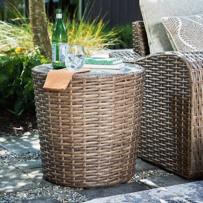 Sandy Bloom 3-Piece Outdoor Occasional Table Package